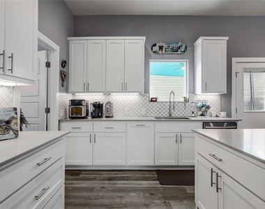 7607 Providence Ave - Photo Thumbnail 6