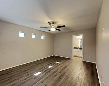 7218 S 37th Drive - Photo Thumbnail 5