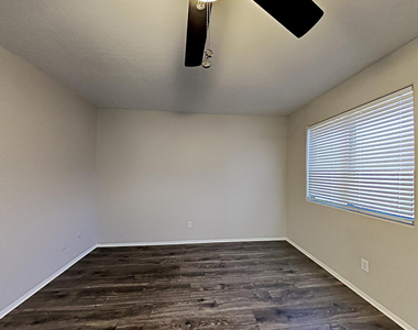 7218 S 37th Drive - Photo Thumbnail 10