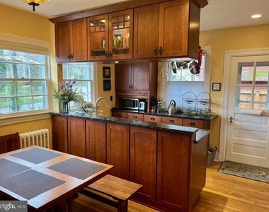 9102 Flower Avenue - Photo Thumbnail 2