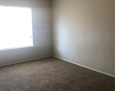 5805 Lark Creek Dr - Photo Thumbnail 2