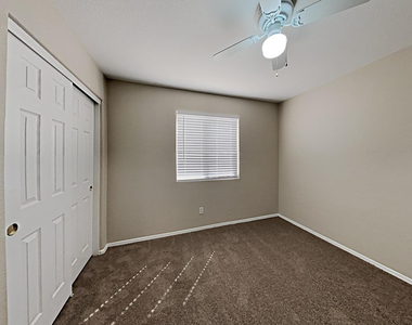 16206 N 137th Drive - Photo Thumbnail 8