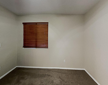 16206 N 137th Drive - Photo Thumbnail 9