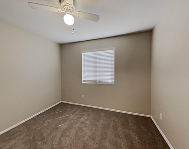 16206 N 137th Drive - Photo Thumbnail 7