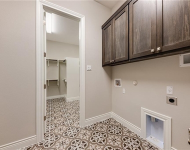 705 Campino Dr - Photo Thumbnail 10