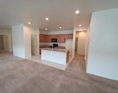 10826 W Polk Street - Photo Thumbnail 7