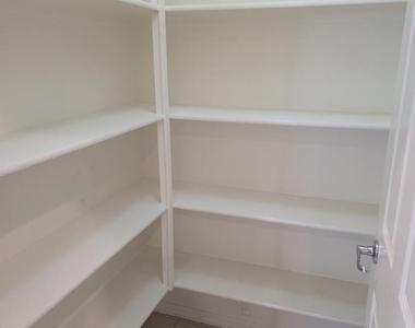 10826 W Polk Street - Photo Thumbnail 9