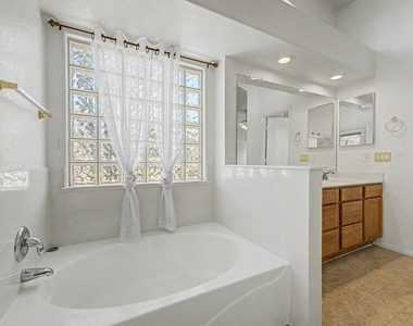 4649 E Augusta Avenue - Photo Thumbnail 27