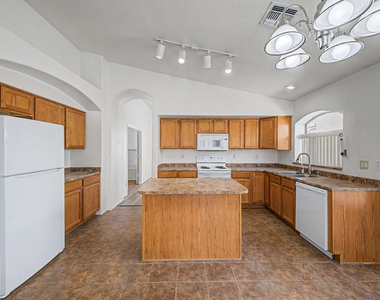 4649 E Augusta Avenue - Photo Thumbnail 16