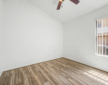4649 E Augusta Avenue - Photo Thumbnail 31