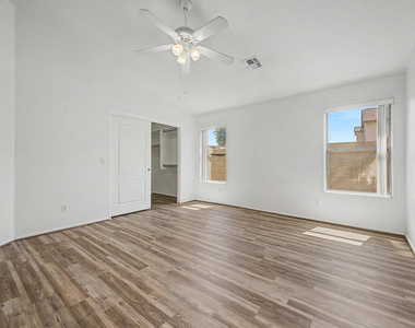 4649 E Augusta Avenue - Photo Thumbnail 23