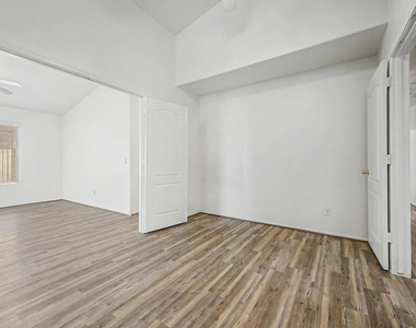 4649 E Augusta Avenue - Photo Thumbnail 20