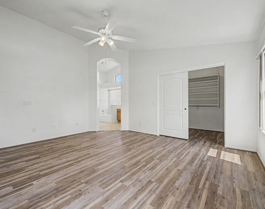 4649 E Augusta Avenue - Photo Thumbnail 24