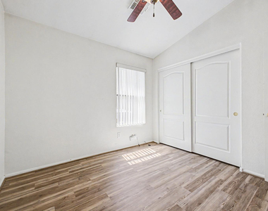 4649 E Augusta Avenue - Photo Thumbnail 33