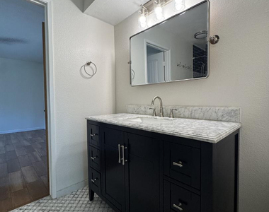5525 E Thomas Road - Photo Thumbnail 8
