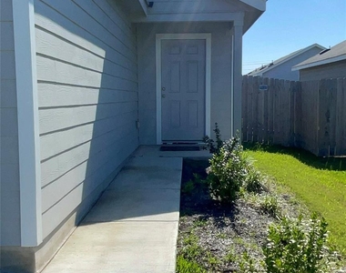 212 Marty Allen Loop - Photo Thumbnail 1