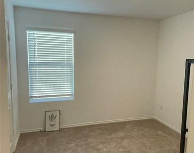 212 Marty Allen Loop - Photo Thumbnail 2