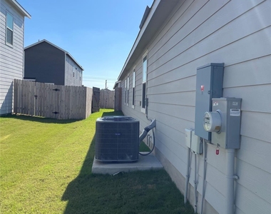 212 Marty Allen Loop - Photo Thumbnail 12