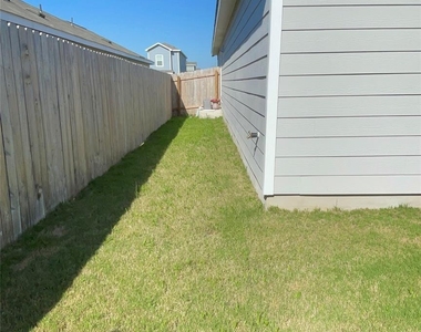 212 Marty Allen Loop - Photo Thumbnail 5