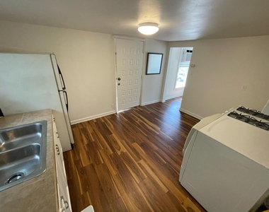6404 Ponca St - Photo Thumbnail 2