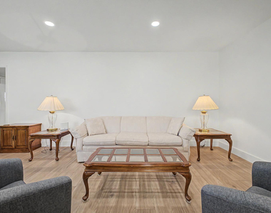 13222 W Kodiak Drive - Photo Thumbnail 8