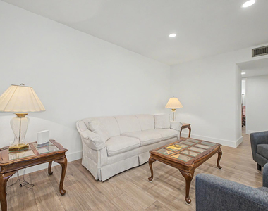13222 W Kodiak Drive - Photo Thumbnail 9