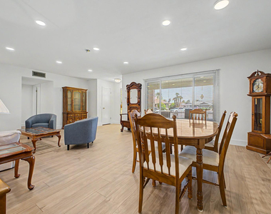 13222 W Kodiak Drive - Photo Thumbnail 10