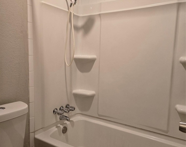 1011 Ridgemont St - Photo Thumbnail 6