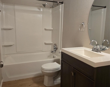 1011 Ridgemont St - Photo Thumbnail 4