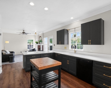 8113 Willet Trl - Photo Thumbnail 7