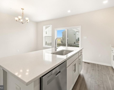 450 Herringbone Way - Photo Thumbnail 15
