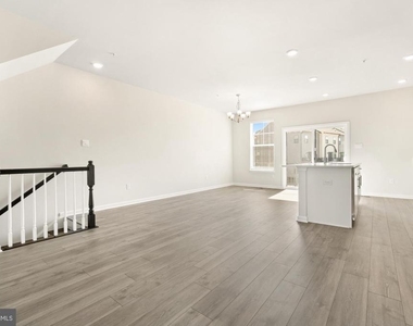 450 Herringbone Way - Photo Thumbnail 6