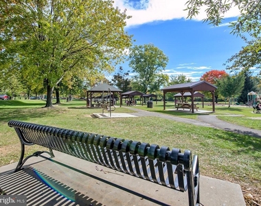 450 Herringbone Way - Photo Thumbnail 36