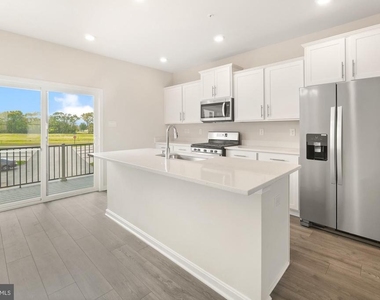 450 Herringbone Way - Photo Thumbnail 12