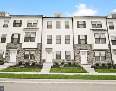 450 Herringbone Way - Photo Thumbnail 1