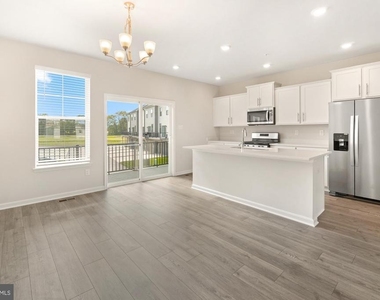 450 Herringbone Way - Photo Thumbnail 8