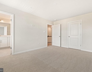450 Herringbone Way - Photo Thumbnail 24