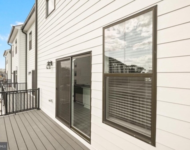 450 Herringbone Way - Photo Thumbnail 34