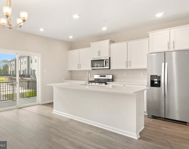 450 Herringbone Way - Photo Thumbnail 9