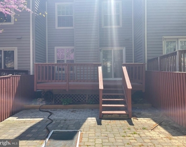9324 Town Place Drive - Photo Thumbnail 18