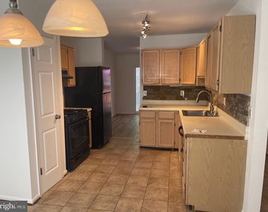 9324 Town Place Drive - Photo Thumbnail 4