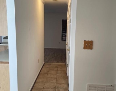 9324 Town Place Drive - Photo Thumbnail 7