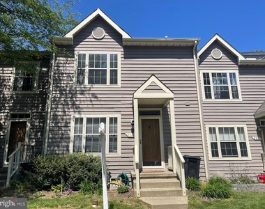 9324 Town Place Drive - Photo Thumbnail 1