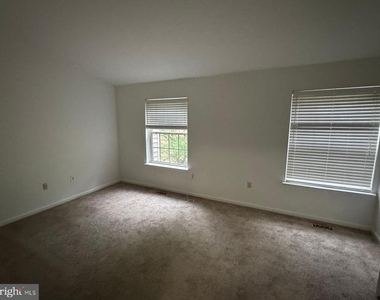 9324 Town Place Drive - Photo Thumbnail 12