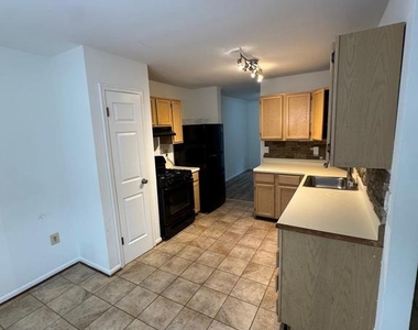 9324 Town Place Drive - Photo Thumbnail 6