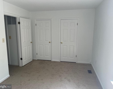 9324 Town Place Drive - Photo Thumbnail 10
