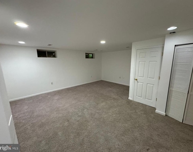 9324 Town Place Drive - Photo Thumbnail 14