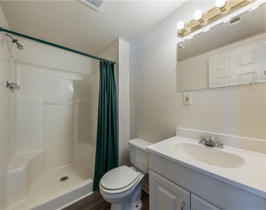 13817 Abrahamson Ct - Photo Thumbnail 11