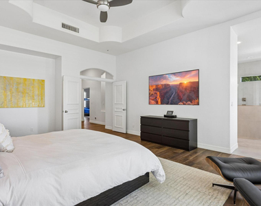10800 E Cactus Road - Photo Thumbnail 17