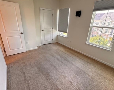 624 Ravenwood Drive - Photo Thumbnail 17